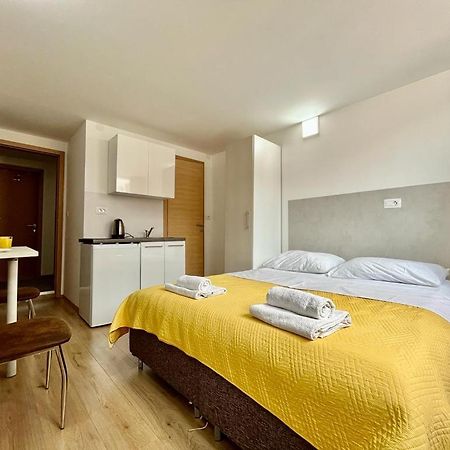 Apartmani Roza Pula Exterior foto