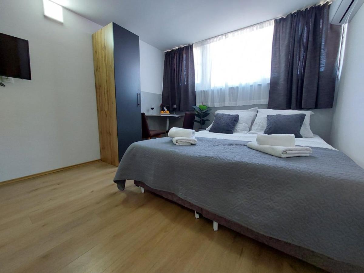 Apartmani Roza Pula Exterior foto
