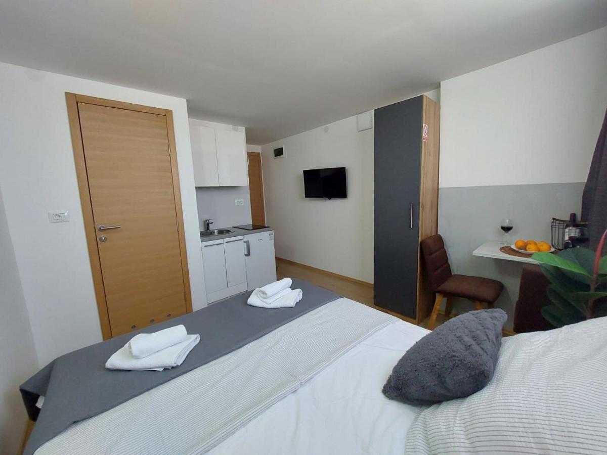 Apartmani Roza Pula Exterior foto