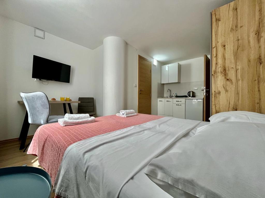 Apartmani Roza Pula Exterior foto