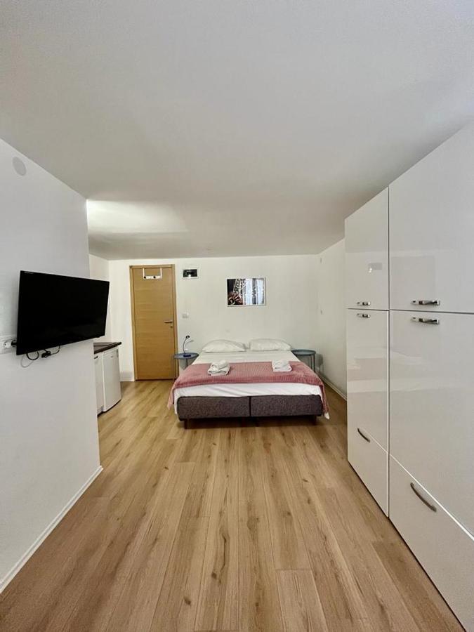 Apartmani Roza Pula Exterior foto